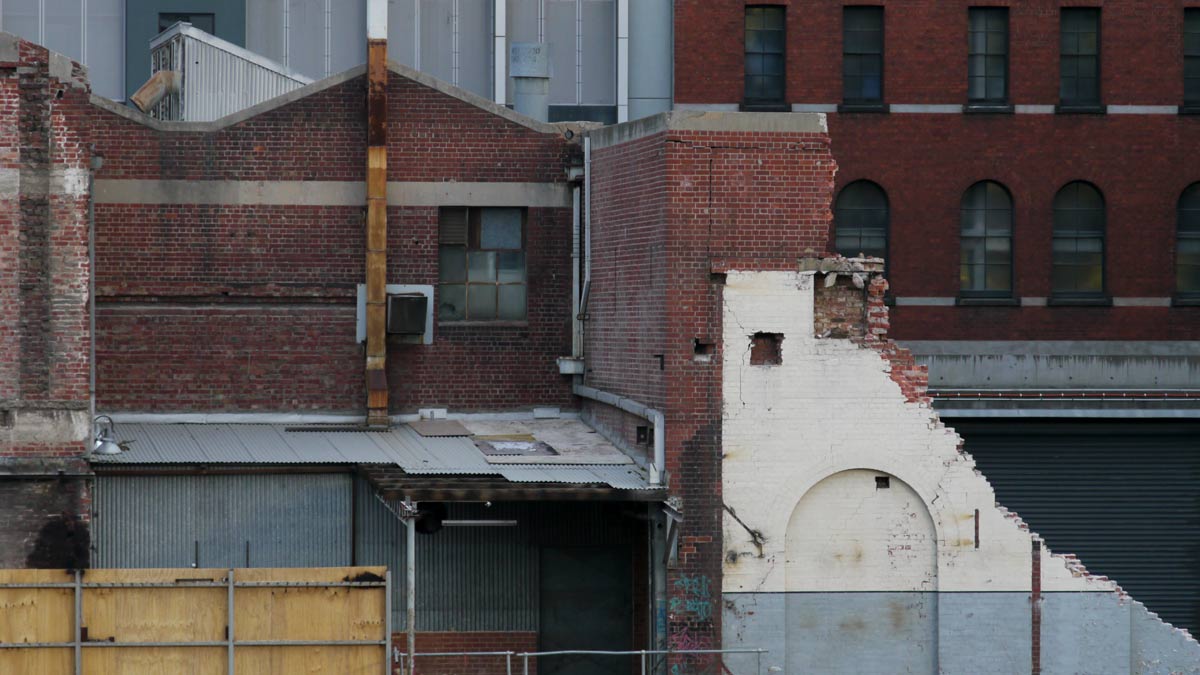 P1010749.jpg - OM 100mm f/2.8 lens at f/2.8, ISO 400, 1/400th sec hand held no IS. AWB. No PS except minimal contrast adjustment.