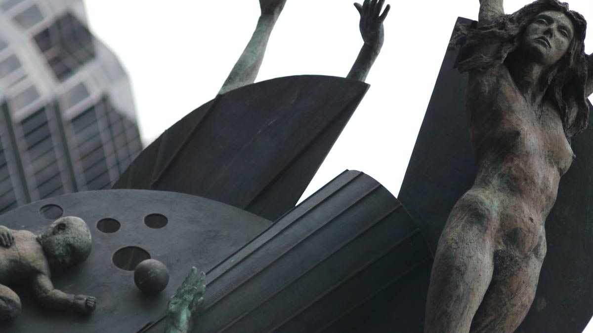 P1010779.jpg - OM 100mm f/2.8 lens at f/2.8, ISO 400, 1/200th sec hand held no IS. AWB. No PS. 16:9 aspect ratio.