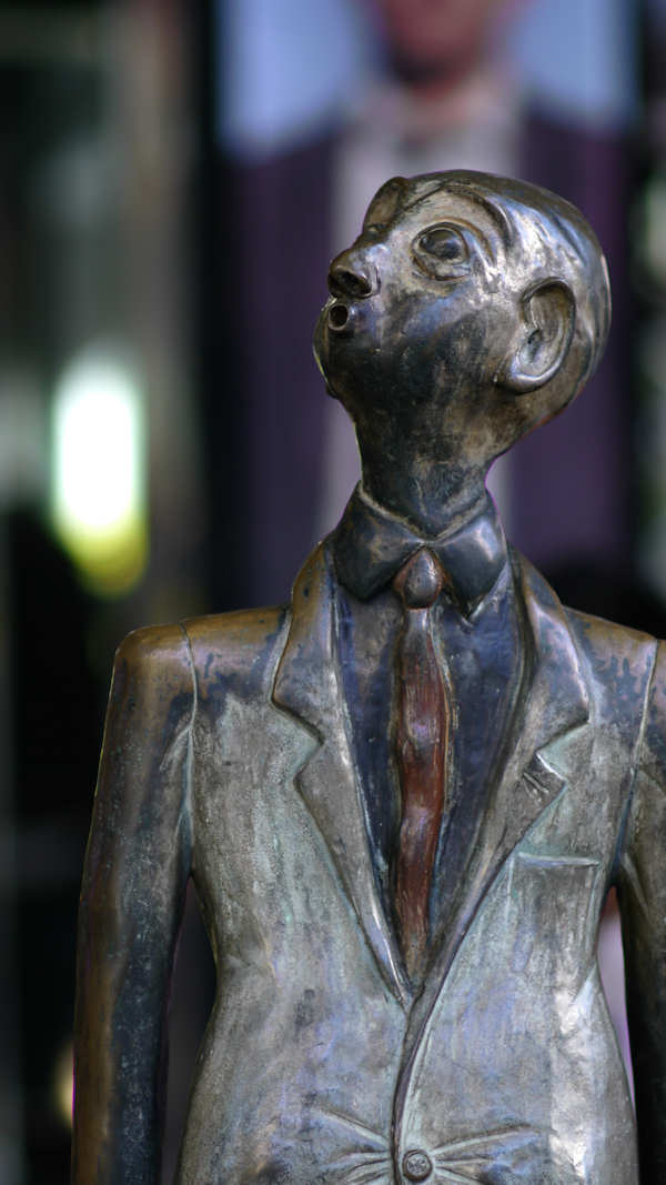 P1130164.jpg - Lifesize statue in Melbourne to show bokeh at f/1.4