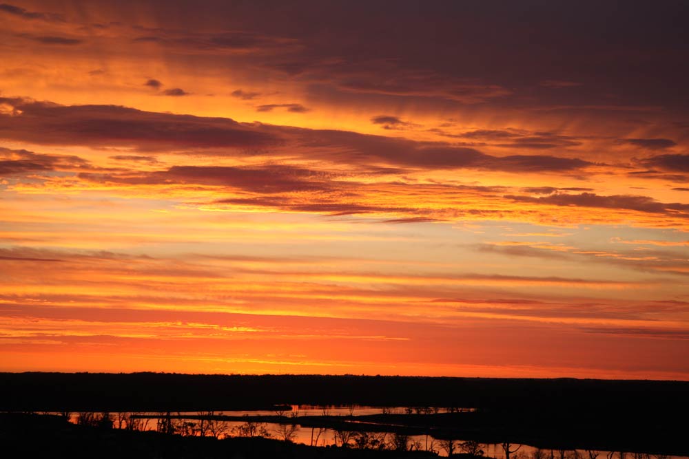2K0C3181.jpg - Sunset at the end of Day 1 - Renmark, Sth Australia and the Murray River. The first and last time I used my Canon 1D MIII on the trip!