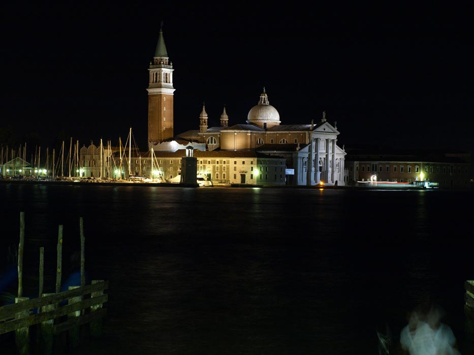 Venice_GB032496.jpg - Venice at night with the last of the gondolas
