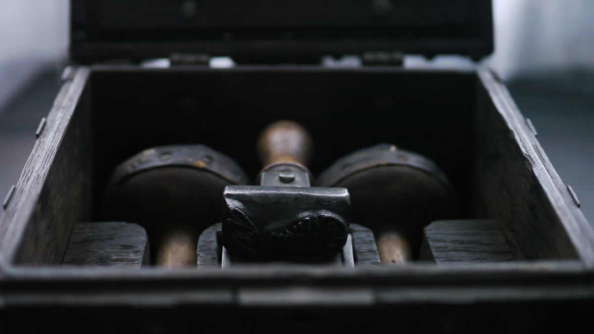 P1110506.jpg - Royal seal stamps