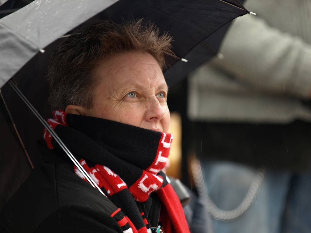 GA264666.jpg - In comes the rain storm, as the game starts and the Cats are off to a great start, a cause for concern